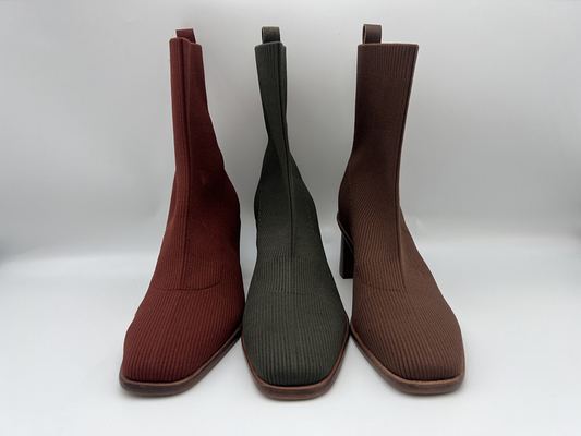punto suave negro con las botas para mujer de cuero del tobillo del vestido de la vaca suave, talón de madera real con el espray
