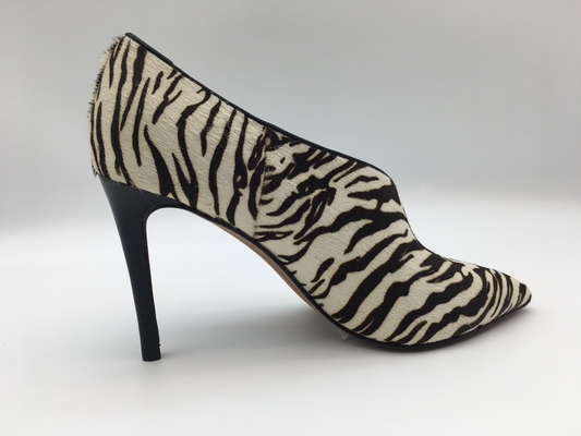 botas para mujer del vestido del tacón de aguja del modelo de la cebra, cuero bicolor suave del nappa, punta puntiaguda con la parte superior del diseño de la forma de V