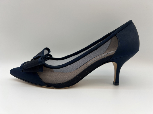 Negro respirable de los zapatos de vestir de cuero para mujer del SGS señalado cerró a Toe Heels With Mesh Butterfly