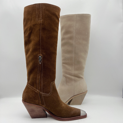 Del ante suave blanco de la vaca con el bordado que cose botas para mujer del vestido, diseño elegante del casquillo del dedo del pie del metal