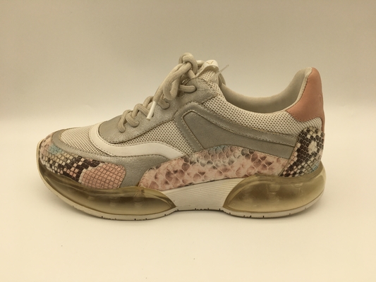 Las señoras pican los zapatos de la impresión de Python, zapatos tenis de cuero cómodas