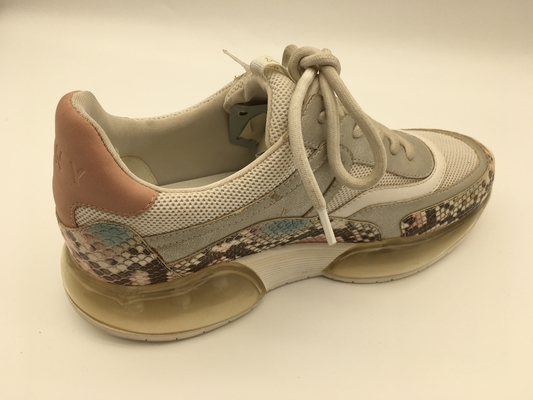 Las señoras pican los zapatos de la impresión de Python, zapatos tenis de cuero cómodas