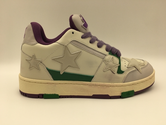 El resbalón suave beige ROHS de las zapatos tenis del cuero superior de la vaca no aprobó