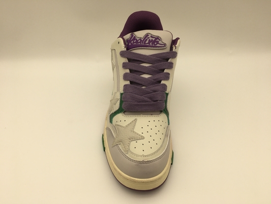El resbalón suave beige ROHS de las zapatos tenis del cuero superior de la vaca no aprobó