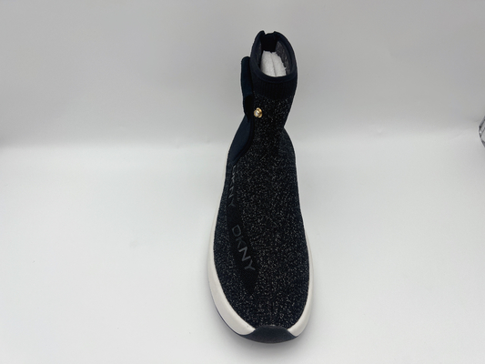 Los zapatos de trabajo resistentes del alto resbalón superior negro de las señoras suavemente hacen punto la tela con doblado
