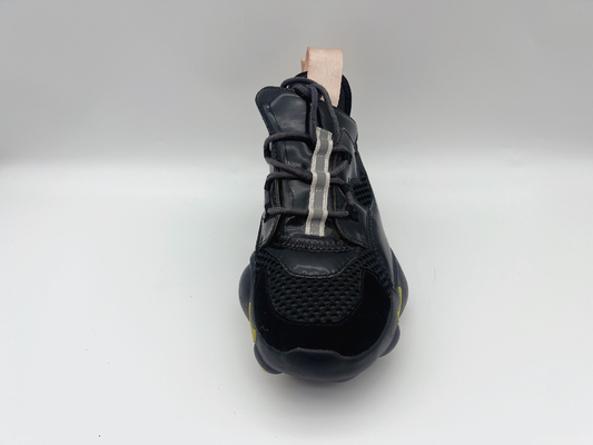 La alta zapatillas de baloncesto superior de las señoras negras desliza el ODM/al OEM resistentes