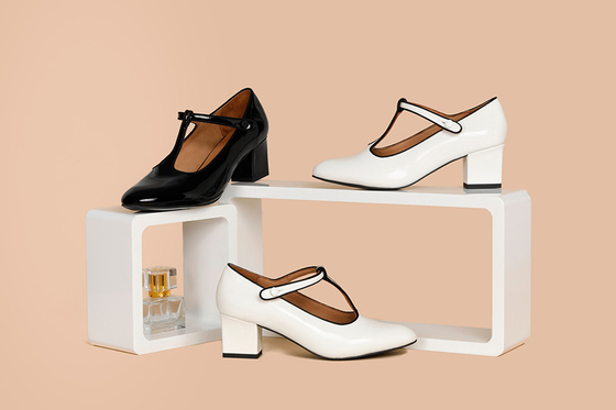 El cuero blanco negro bombea el talón del ABS de Poited Toe Closed Toe With los 2cm de los zapatos de las mujeres