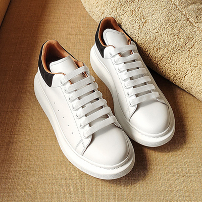 Material superior suave blanco de los calzados atléticos casuales de las mujeres de la tendencia