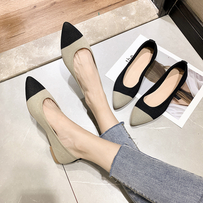 El nuevo peso ligero plano casual acentuado del zapato de las mujeres hace punto respirable