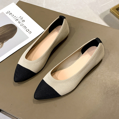 El nuevo peso ligero plano casual acentuado del zapato de las mujeres hace punto respirable