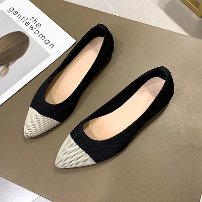 El nuevo peso ligero plano casual acentuado del zapato de las mujeres hace punto respirable