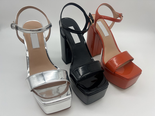 Los zapatos de vestir de cuero para mujer de la PU de la patente ajustan a Toe Silver Black Chunky Heel