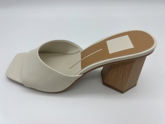 Las sandalias de cuero suaves de las señoras de una correa ajustan a Toe Womens Beige Heeled Sandals