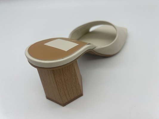 Las sandalias de cuero suaves de las señoras de una correa ajustan a Toe Womens Beige Heeled Sandals
