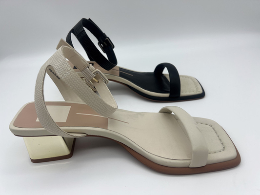 Las sandalias para mujer elegantes de una correa, el oro cruzado de cuero de la correa rellenaron las sandalias