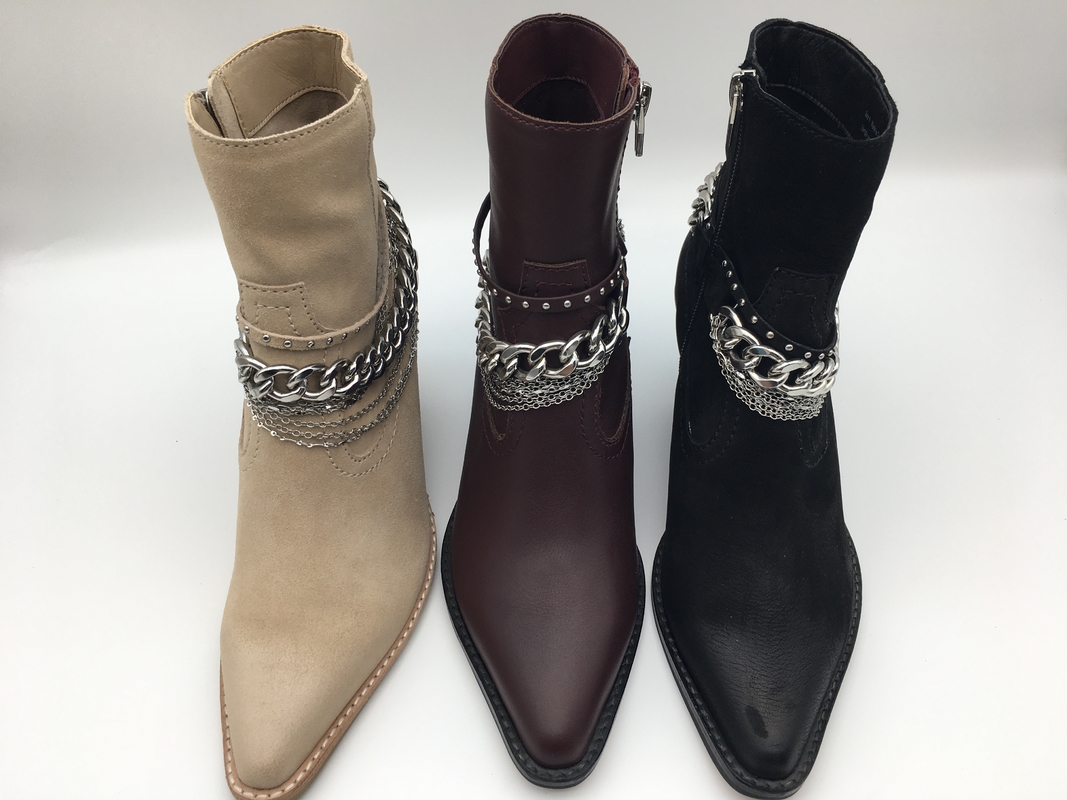 Botas bajas del vestido para mujer de cuero suave negro del nappa con la cremallera de YKK, diseño del metal del anillo en D, talón de madera sólido del cuadrado