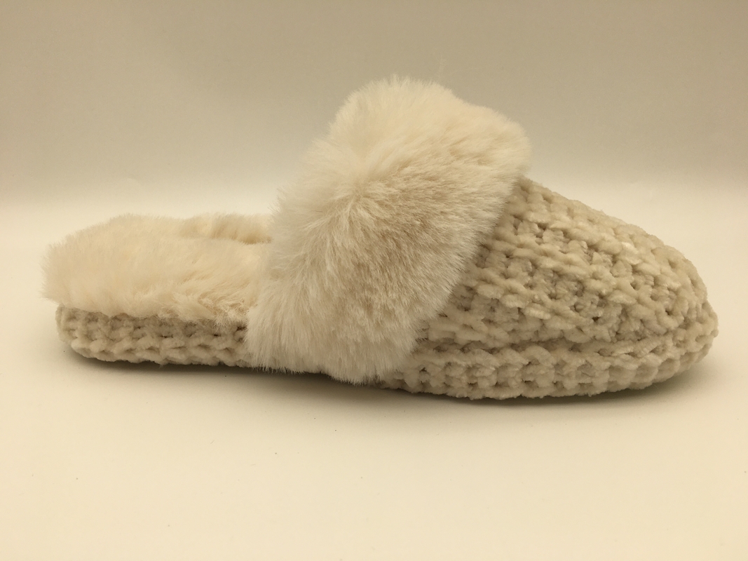 Deslizadores planos suaves de los deslizadores calientes para mujer anaranjados del invierno con superior trenzado/el forro polar